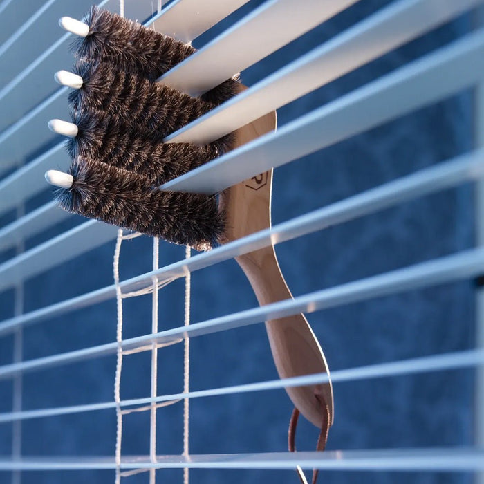 Blinds Brush