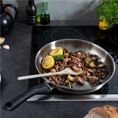 Bold koekenpan 28 cm met champignons op kookplaat