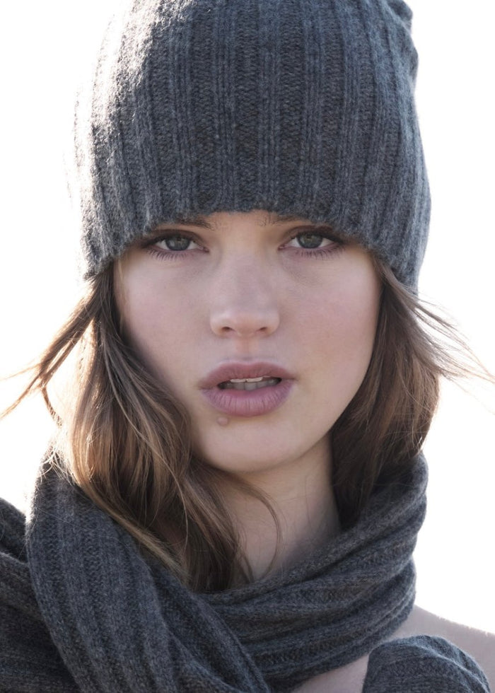 Sonya Hopkins pure cashmere rib beanie in dark charcoal marle grey