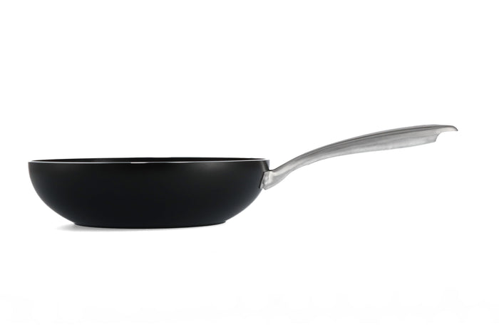 Magma wokpan 28 cm zwart zijaanzicht