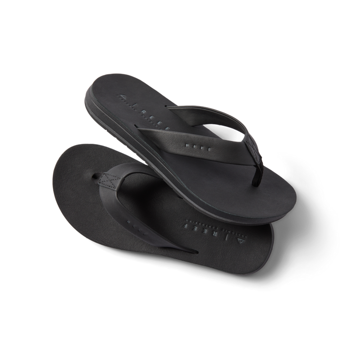 Ojai Classic women’s black flip flops facing right, close-up of cushioned footbed with arch support and soft straps