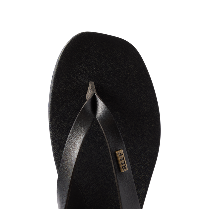 Vista Lune black women's flip flop facing forward, close-up on top view of cushioned, water-friendly footbed and straps.