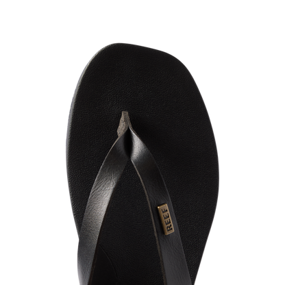 Vista Lune black women's flip flop facing forward, close-up on top view of cushioned, water-friendly footbed and straps.