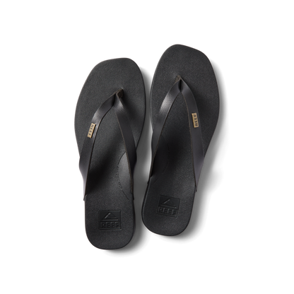 Vista Lune black flip flops top view, showing front straps with anatomical arch support, water-friendly comfort design.