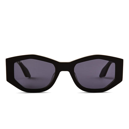 diff eyewear zoe oval sunglasses with a black frame and grey polarized lenses front view